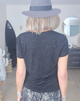 T-shirt noir avec perles bijoux