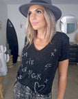 T-shirt noir avec perles bijoux