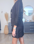 Veste cintrée noire cloutée