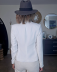 Veste cintrée blanche - 𝐌𝐚𝐫𝐢𝐧𝐚𝟒𝟒𝐟𝐚𝐦𝐢𝐥𝐲