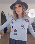 Pull gris écussons