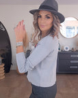 Pull gris écussons