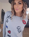 Pull gris écussons