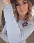 Pull gris écussons