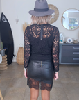 Jupe noire asymétrique avec dentelle