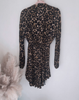 Robe léopard avec ceinture