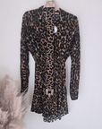 Robe léopard avec ceinture