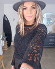 Haut noir en dentelle