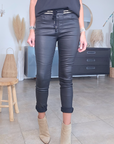 Pantalon slim noir huilé