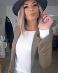 Veste chic beige foncé avec empiècements cuir