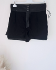 Short taille haute en cuir noir
