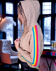 Cardigan à capuche à bandes fluo.