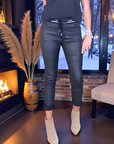Pantalon slim noir huilé