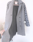 Manteau chevron et léopard gris