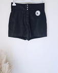 Short taille haute en cuir noir