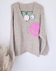 Pull beige smiley rose