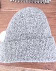 Bonnet gris à maille côtelée et chaude