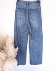 Jean bleu coupe droite à ceinture asymétrique. - 𝐌𝐚𝐫𝐢𝐧𝐚𝟒𝟒𝐟𝐚𝐦𝐢𝐥𝐲