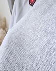 Pull gris écussons