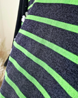 Cardigan bleu marine délavé à imprimé vert fluo - 𝐌𝐚𝐫𝐢𝐧𝐚𝟒𝟒𝐟𝐚𝐦𝐢𝐥𝐲