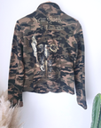 Veste cintrée camouflage kaki avec dessin et inscriptions dorées - 𝐌𝐚𝐫𝐢𝐧𝐚𝟒𝟒𝐟𝐚𝐦𝐢𝐥𝐲