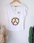 T-shirt blanc muni de perles multicolores peace n'love - 𝐌𝐚𝐫𝐢𝐧𝐚𝟒𝟒𝐟𝐚𝐦𝐢𝐥𝐲