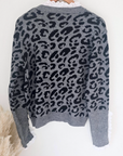 Pull gris à imprimé léopard noir - 𝐌𝐚𝐫𝐢𝐧𝐚𝟒𝟒𝐟𝐚𝐦𝐢𝐥𝐲