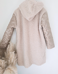 Manteau bouclette beige à manches dorées - 𝐌𝐚𝐫𝐢𝐧𝐚𝟒𝟒𝐟𝐚𝐦𝐢𝐥𝐲