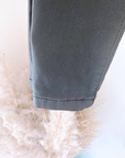 Pantalon slim huilé vert kaki - 𝐌𝐚𝐫𝐢𝐧𝐚𝟒𝟒𝐟𝐚𝐦𝐢𝐥𝐲
