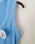 Débardeur bleu à encolure cloutée - 𝐌𝐚𝐫𝐢𝐧𝐚𝟒𝟒𝐟𝐚𝐦𝐢𝐥𝐲