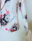Veste blanche cintrée à imprimé skull - 𝐌𝐚𝐫𝐢𝐧𝐚𝟒𝟒𝐟𝐚𝐦𝐢𝐥𝐲