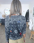 Pull bandana à broderies multiples