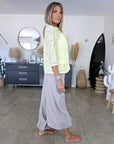 Pantalon beige-gris esprit "jupe-culotte"