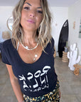 T-shirt noir à inscriptions blanches paillettées - 𝐌𝐚𝐫𝐢𝐧𝐚𝟒𝟒𝐟𝐚𝐦𝐢𝐥𝐲