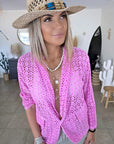 Veste rose ajourée