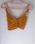 Brassière jaune en crochet