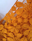 Brassière jaune en crochet