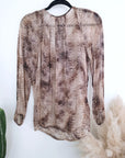 Blouse à imprimé python marron - 𝐌𝐚𝐫𝐢𝐧𝐚𝟒𝟒𝐟𝐚𝐦𝐢𝐥𝐲