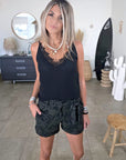 Short kaki à imprimé noir - 𝐌𝐚𝐫𝐢𝐧𝐚𝟒𝟒𝐟𝐚𝐦𝐢𝐥𝐲