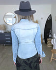 Chemise en jean customisée