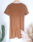 Robe suédine de couleur cognac - 𝐌𝐚𝐫𝐢𝐧𝐚𝟒𝟒𝐟𝐚𝐦𝐢𝐥𝐲