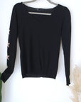 Pull noir à maille fine dos à strass