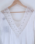 T-shirt blanc encolure en V au dos - 𝐌𝐚𝐫𝐢𝐧𝐚𝟒𝟒𝐟𝐚𝐦𝐢𝐥𝐲