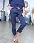 Pantalon chic et confort bleu marine à fines rayures - 𝐌𝐚𝐫𝐢𝐧𝐚𝟒𝟒𝐟𝐚𝐦𝐢𝐥𝐲