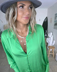Chemise verte lumineuse