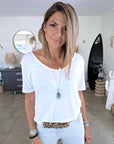 T-shirt blanc encolure en V au dos - 𝐌𝐚𝐫𝐢𝐧𝐚𝟒𝟒𝐟𝐚𝐦𝐢𝐥𝐲