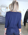 Pull bleu marine à poche léopard - 𝐌𝐚𝐫𝐢𝐧𝐚𝟒𝟒𝐟𝐚𝐦𝐢𝐥𝐲