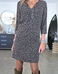 Robe à imprimé noir et marron cognac