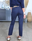 Pantalon chic et confort bleu marine à fines rayures - 𝐌𝐚𝐫𝐢𝐧𝐚𝟒𝟒𝐟𝐚𝐦𝐢𝐥𝐲
