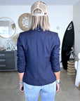 Veste chic et cintrée bleu marine à fines rayures - 𝐌𝐚𝐫𝐢𝐧𝐚𝟒𝟒𝐟𝐚𝐦𝐢𝐥𝐲